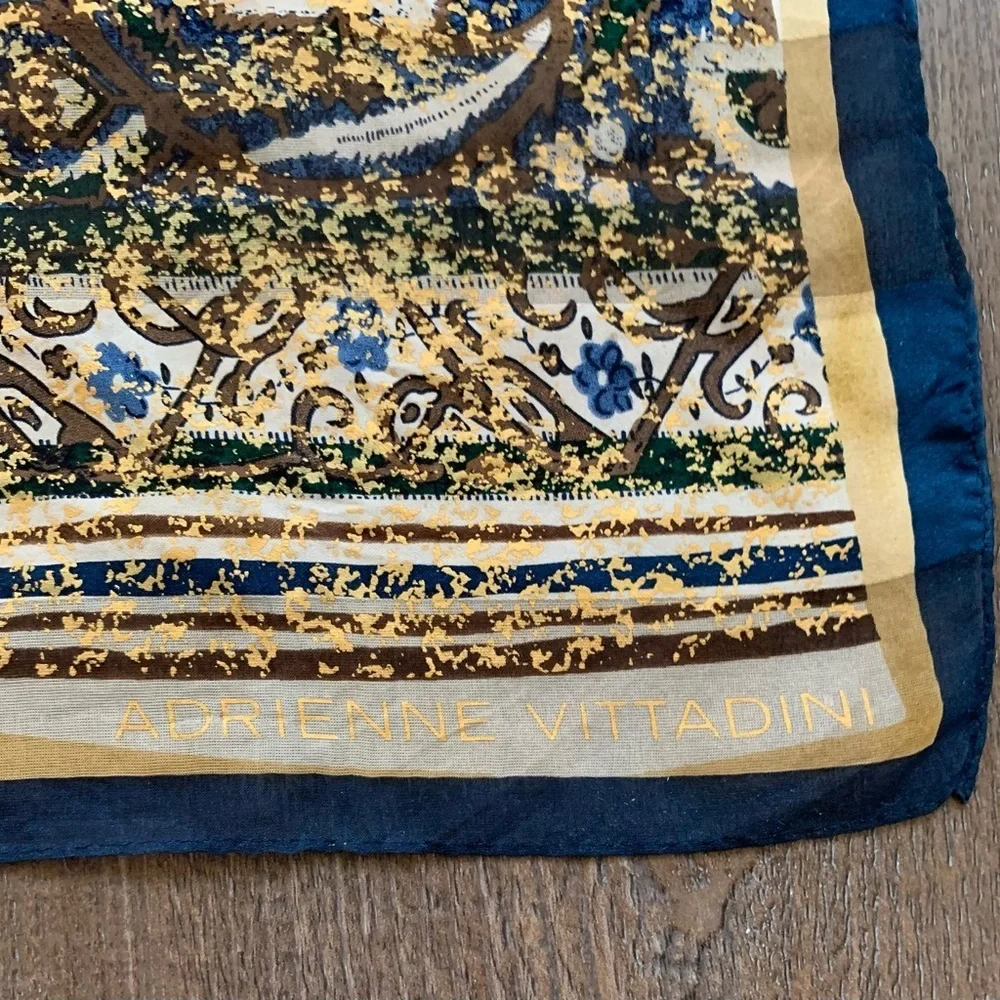 Vintage Adrienne Vittadini scarf 20/20 inch